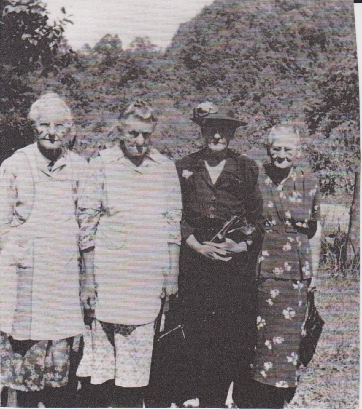 Amanda Hatton Morrison with her sisters